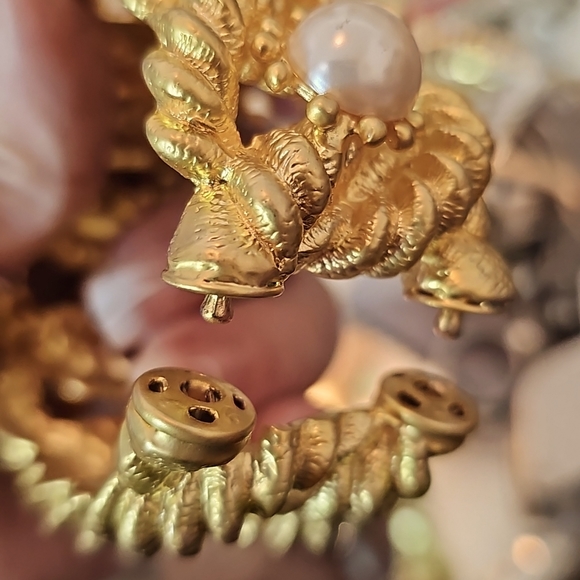 Pearl Gold Tone Bracelet - Picture 5 of 5